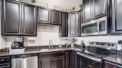 6402 Terrace View Ct in Charlotte, NC - Foto de edificio - Building Photo