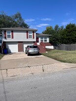 223 N Clinton St in Olathe, KS - Building Photo