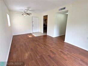 1068 Benoist Farms Rd in West Palm Beach, FL - Building Photo - Building Photo