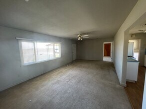 2180-9 1/2 9 1/2 Ave in Laton, CA - Building Photo - Building Photo