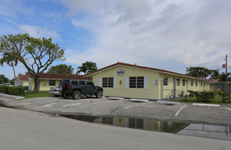 1321-1331 Holly Heights Dr in Fort Lauderdale, FL - Building Photo - Building Photo