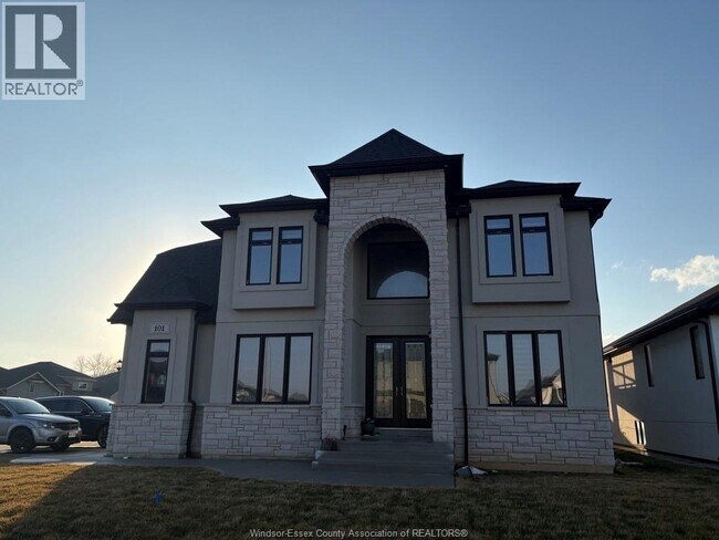 101 BONNET  UPPER in Amherstburg, ON - Building Photo - Building Photo