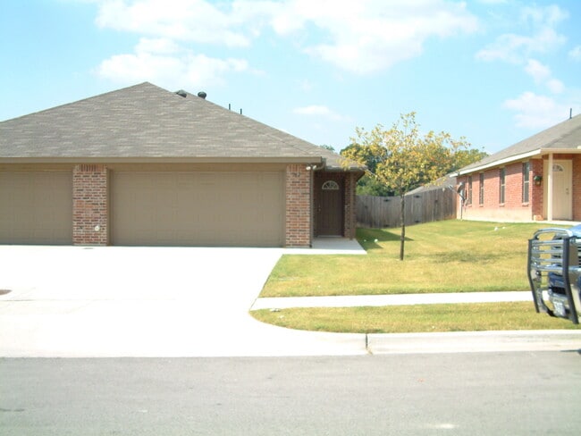 942 Sylvia St