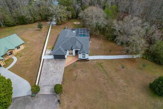 525 Cullaro Ln in Lutz, FL - Building Photo - Building Photo
