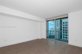 500 Brickell Ave in Miami, FL - Building Photo - Building Photo