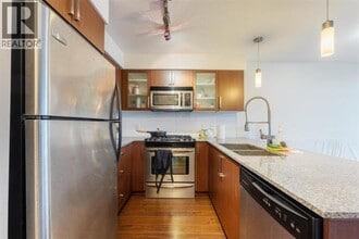 8068 Westminster Hwy in Richmond, BC - Building Photo - Building Photo