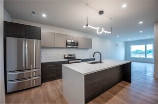 The Vibe on Paramount in West Lafayette, IN - Building Photo