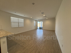 4215 S 94th Ln in Tolleson, AZ - Foto de edificio - Building Photo