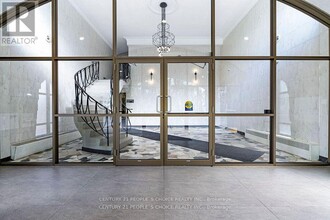 205-230 SPEERS Rd in Toronto, ON - Building Photo - Building Photo