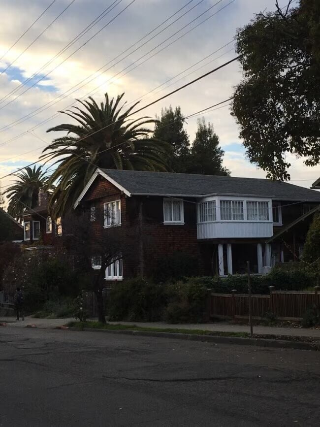 2615 Parker St, Unit Upper flat