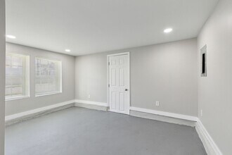 2301 Peniston St in New Orleans, LA - Foto de edificio - Building Photo
