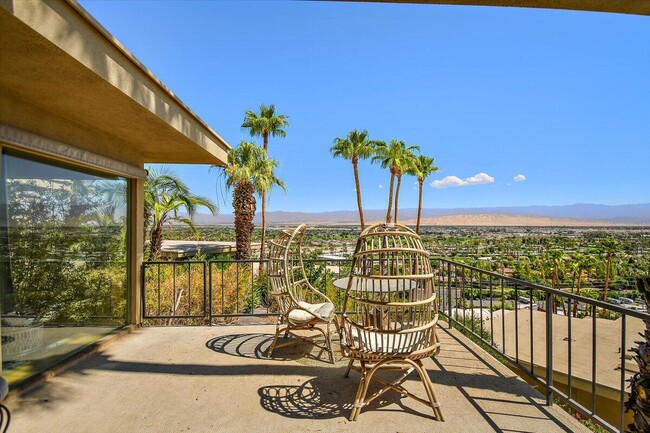 2112 Southridge Dr in Palm Springs, CA - Building Photo - Building Photo