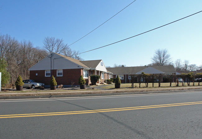 Newington Estates in Newington, CT - Foto de edificio - Building Photo