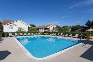 The Winds at Poplar Creek in Schaumburg, IL - Building Photo