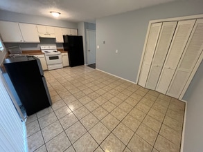 112 Carriage Pl, Unit Apt 2 in Spindale, NC - Building Photo - Building Photo