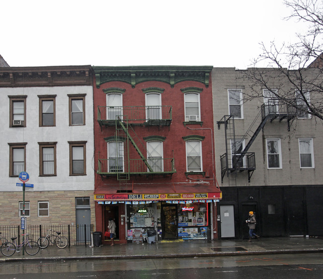 1122 Manhattan Ave in Brooklyn, NY - Building Photo - Building Photo