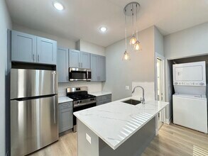 443 W Belden Ave in Chicago, IL - Building Photo - Building Photo