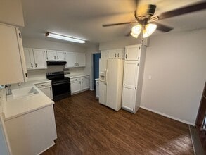 108 SE Keystone Cir in Blue Springs, MO - Building Photo - Building Photo