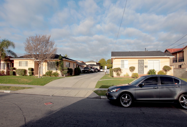 6707-6711 King Ave in Bell, CA - Foto de edificio - Building Photo