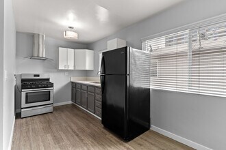 539 E 11th Street in Long Beach, CA - Foto de edificio - Interior Photo