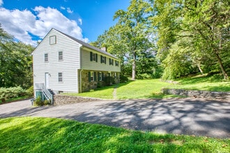 226 Stanwich Rd in Greenwich, CT - Building Photo - Building Photo