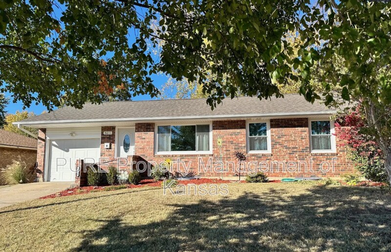 5216 SW 33rd St in Topeka, KS - Building Photo