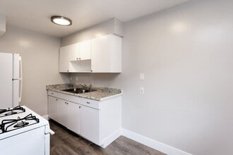 Adelaide Park Apartments in Concord, CA - Foto de edificio - Interior Photo