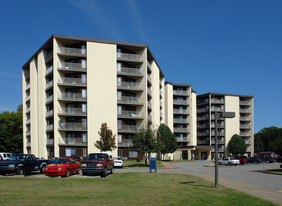 Charleston Arbors in Charleston, WV - Building Photo