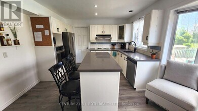 1252 Shore Acres Dr in Innisfil, ON - Building Photo - Building Photo