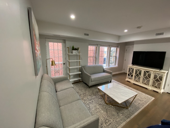 2215 N Bissell St-Unit -2C in Chicago, IL - Building Photo - Building Photo