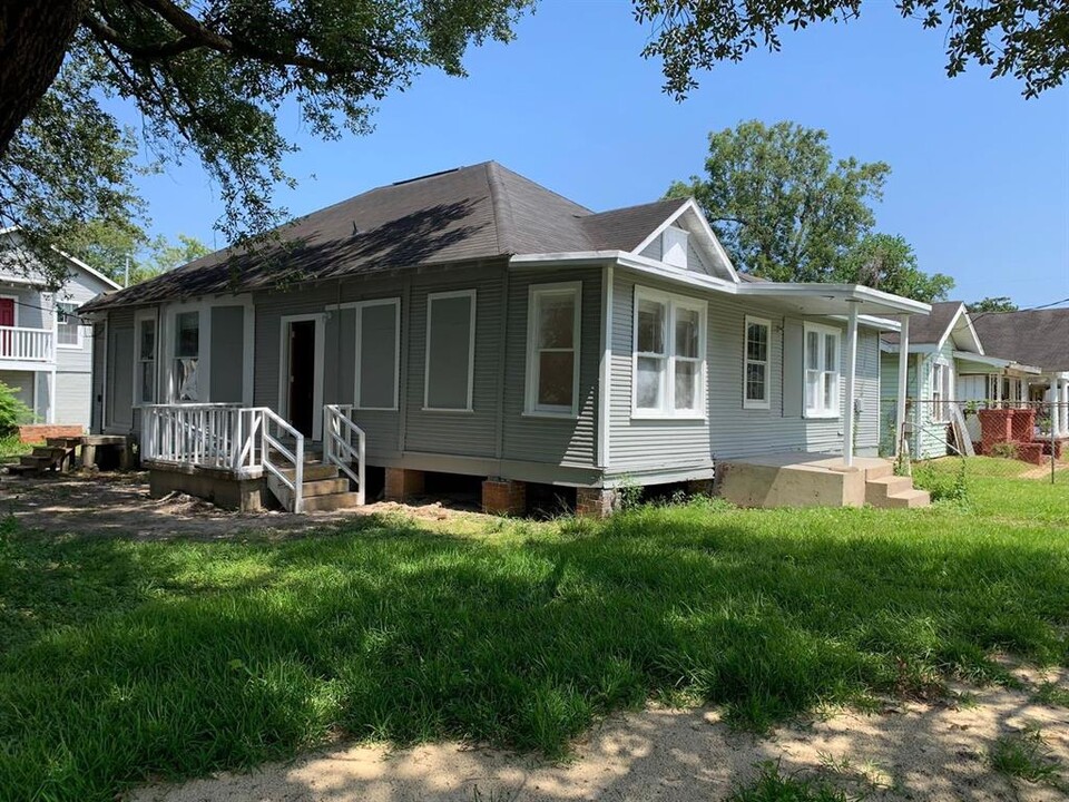 1294 Cartwright St in Beaumont, TX - Foto de edificio