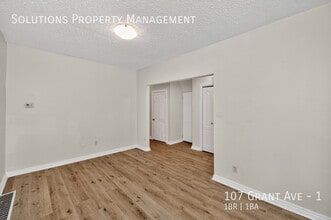 107 Grant Ave in Hamilton, ON - Building Photo - Building Photo