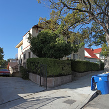 713-715 E Kensington Rd in Los Angeles, CA - Building Photo - Building Photo