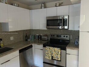 16561 Blatt Blvd in Weston, FL - Building Photo - Building Photo