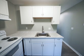 East Seneca Apartments in Vernon, NY - Foto de edificio - Building Photo