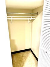 5204 N Ludlam Ave-Unit -G in Chicago, IL - Building Photo - Building Photo