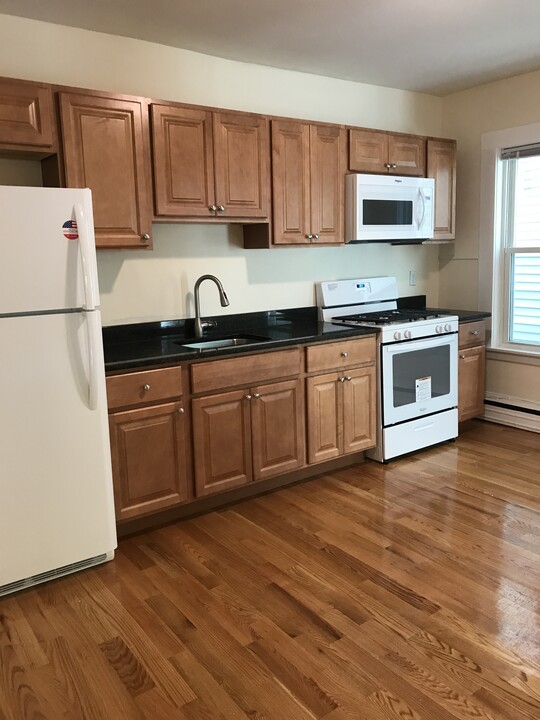 6 Spalding St in Lowell, MA - Building Photo