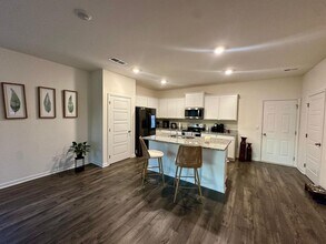 608 Gray Br Ct in Lawrenceville, GA - Foto de edificio - Building Photo