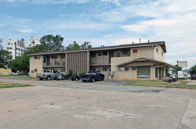 1020 S Rock Island Ave in El Reno, OK - Foto de edificio - Building Photo