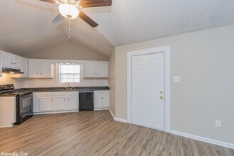 8815 Woodbine Dr in Sherwood, AR - Building Photo - Building Photo