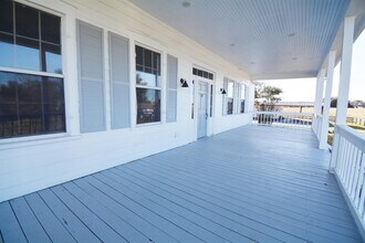 3258 Farm to Market Rd 390 E in Brenham, TX - Foto de edificio - Building Photo