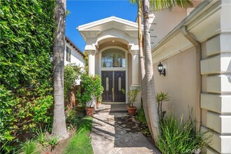 1029 33rd St in Manhattan Beach, CA - Foto de edificio - Building Photo
