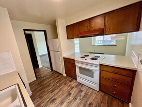 1318 1st St in Cheney, WA - Foto de edificio - Building Photo