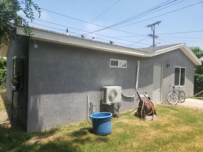 1219 W 47th St, Unit 1219 in Los Angeles, CA - Building Photo - Building Photo