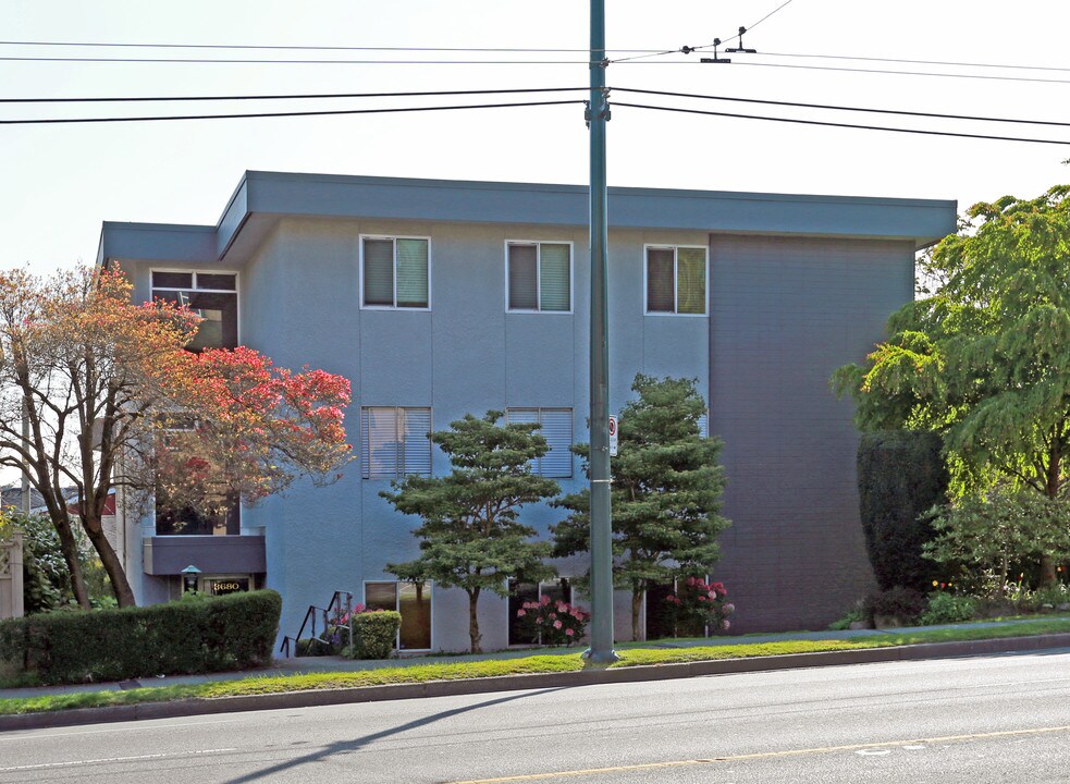 Glen Oaks in Vancouver, BC - Building Photo