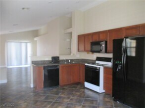 10530 Lilac Tree Ave in Las Vegas, NV - Building Photo - Building Photo