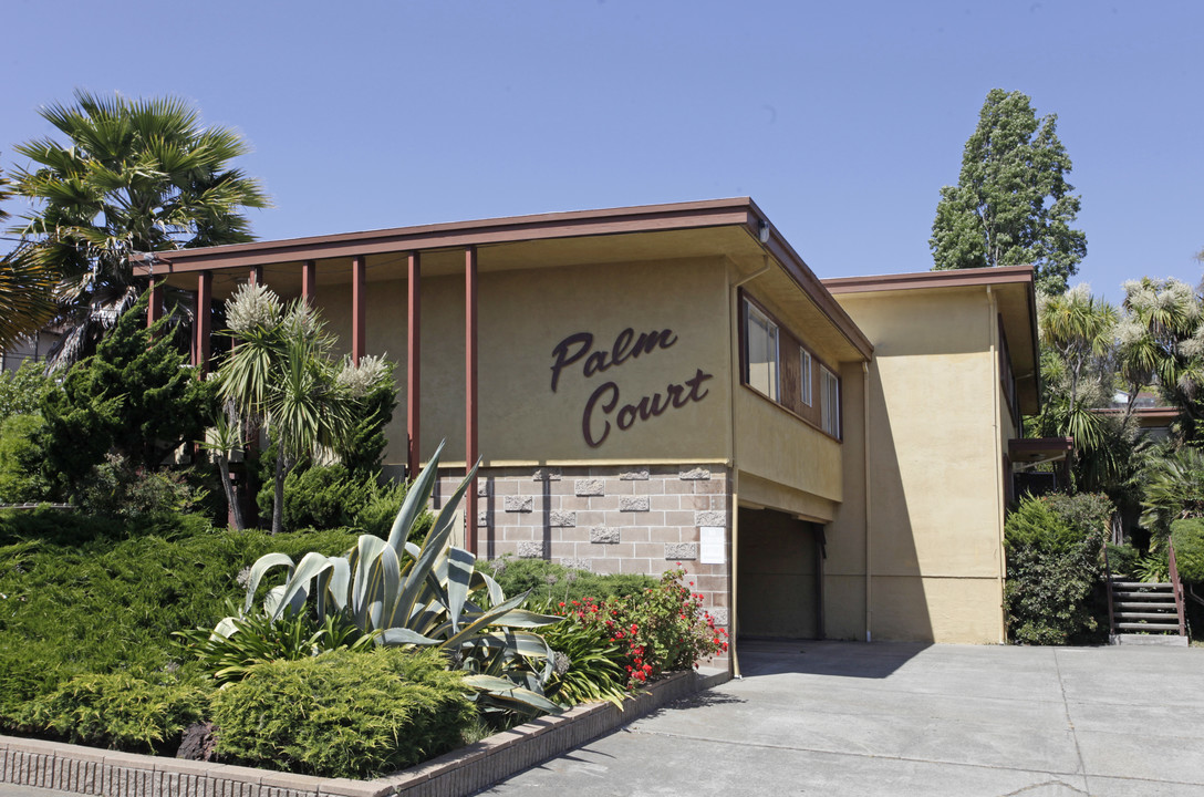 Palm Court in San Leandro, CA - Building Photo