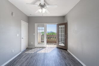 Aventine at Kessler Park in Dallas, TX - Foto de edificio - Interior Photo