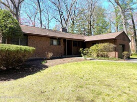 15 Lyons Ave in Delmar, NY - Building Photo