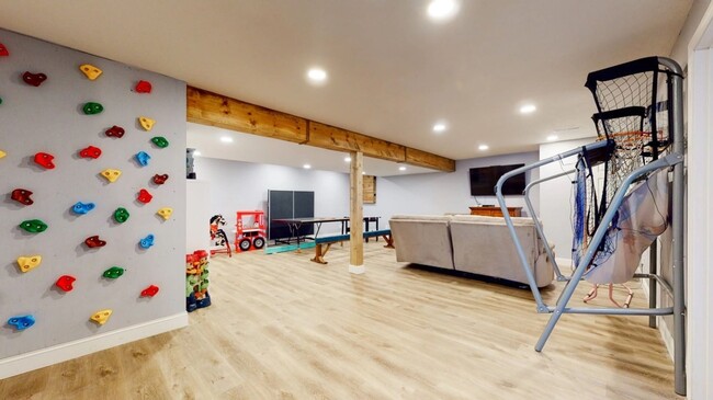 property at 14 Kleggstone Cir